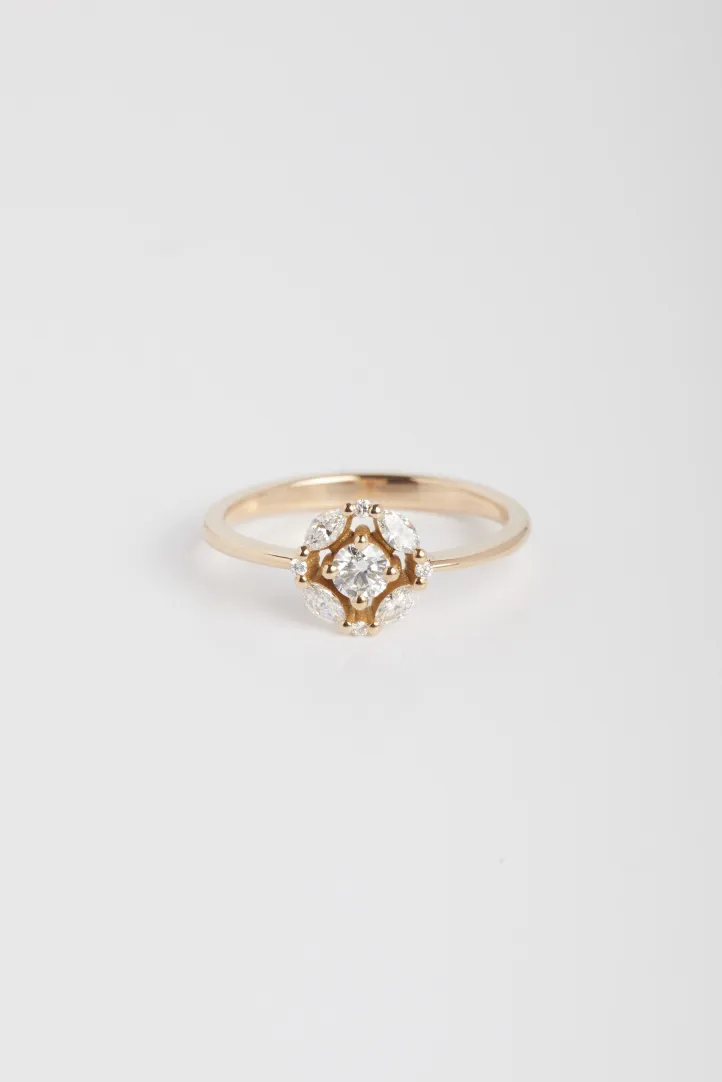 Bague Sertie Anneau fin or rose 18 carats Brillant Diamant naturel taille Rond monture Marguerite Bague Sertie Anneau fin or rose 18 carats Brillant Diamant naturel taille Rond monture Marguerite
