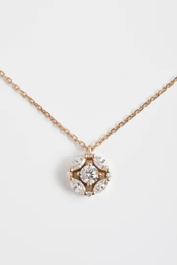 Le collier Rina en or rose 750‰ serti d'un diamant taille brillant et accompagné de diamants taille brillant et marquise.