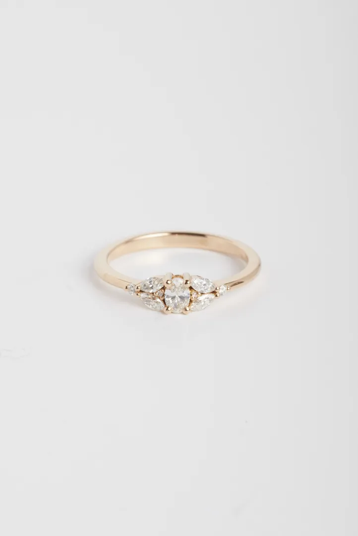 Une bague Camille XS en or rose 750‰ sertie de diamants taille ovale, marquise et brillant. Une bague Camille XS en or rose 750‰ sertie de diamants taille ovale, marquise et brillant.