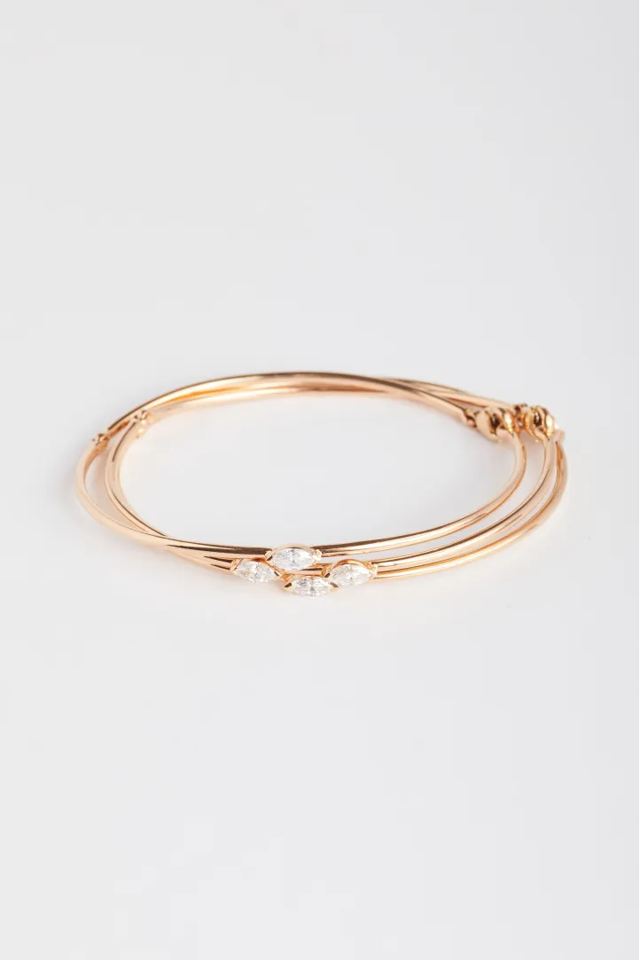 Une trilogie de bracelets Hana, en or rose 750‰, sertis de diamants taille marquise. Une trilogie de bracelets Hana, en or rose 750‰, sertis de diamants taille marquise.