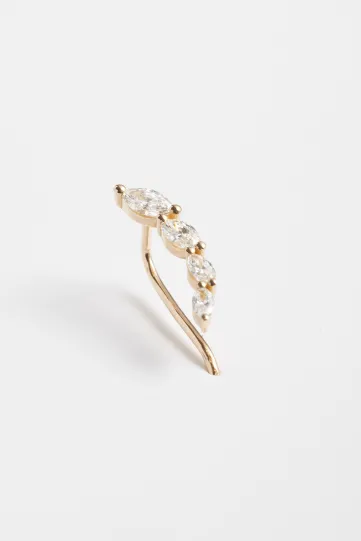 The Céleste earring in 750‰ gold, set with a gradient of marquise-cut diamonds.