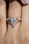 Bague Fiançailles courbée or jaune marguerite diamant marquise Castille & Phoebe