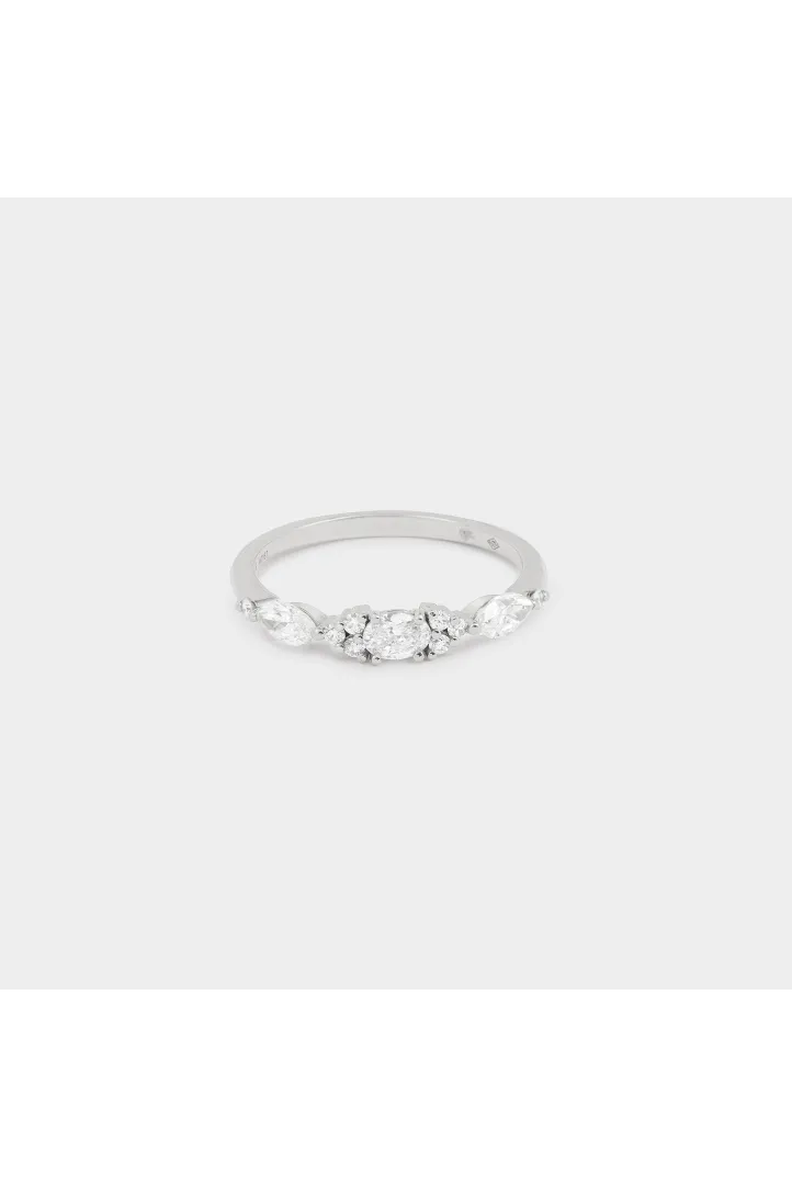 Alliance Demi-tour Anneau fin or blanc 18 carats Brillant Diamant naturel taille Ovale monture Solitaire épaulé Alliance Demi-tour Anneau fin or blanc 18 carats Brillant Diamant naturel taille Ovale monture Solitaire épaulé