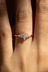 Bague Fiançailles or jaune solitaire épaulé diamant marquise Anne S Bague Fiançailles or jaune solitaire épaulé diamant marquise Anne S