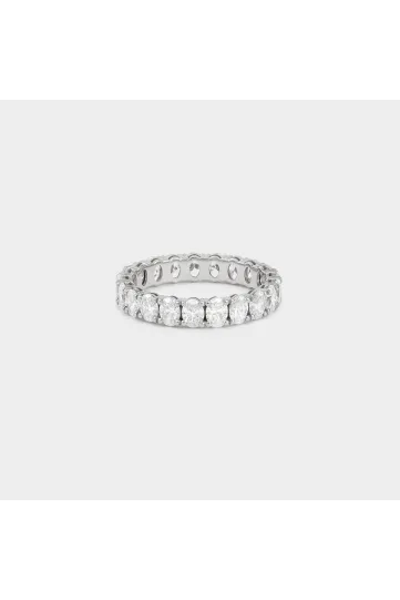 La bague Classique, en or 750‰, tour complet serti de diamants taille ovale.