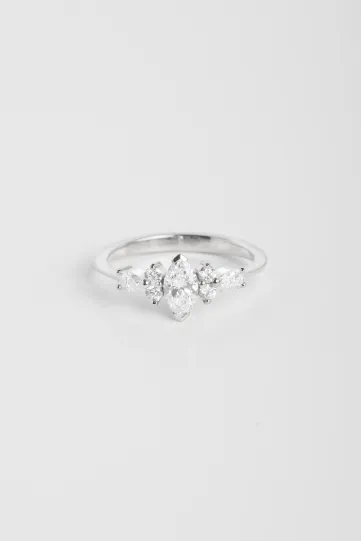 The Ewen M ring in 18k white gold set with a marquise-cut diamond and accompanied by brilliant and pear-cut diamonds.