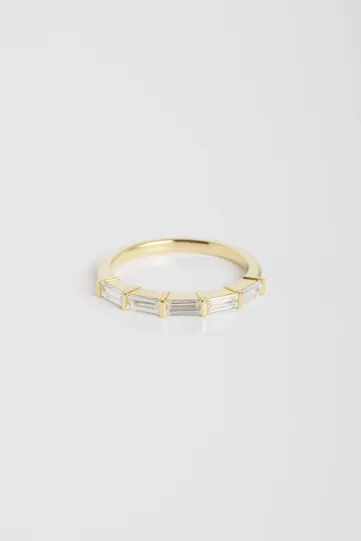 The Florence ring in 18k yellow gold set with baguette-cut diamonds.