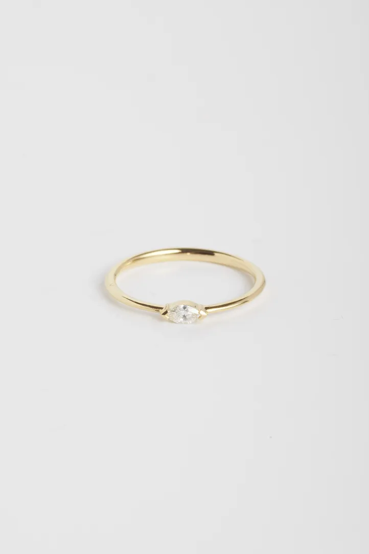 Bague Sertie Mini anneau or jaune 18 carats Poli Diamant naturel taille Marquise monture Solitaire Bague Sertie Mini anneau or jaune 18 carats Poli Diamant naturel taille Marquise monture Solitaire