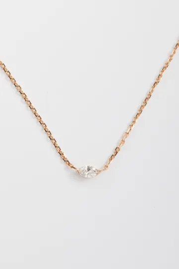 Collier Hana en or rose 750‰ serti d'un diamant taille marquise.