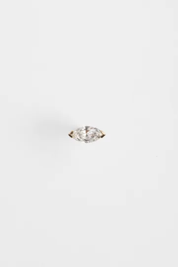 La boucle d'oreille Hana, en or rose 750‰, sertie d'un diamant taille marquise, de 0.10ct.