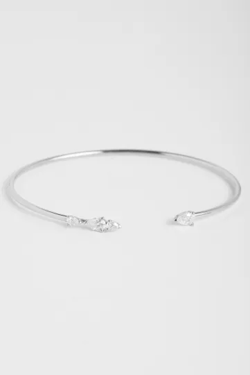 Bracelet Ibtissame M, en or blanc 750‰ serti de diamant taille poire.