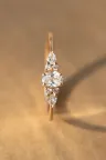 Bague sertie or jaune solitaire épaulé diamant ovale Julie XS