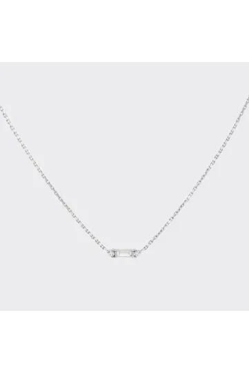 The Nessa necklace in 18k white gold set with a baguette-cut diamond and accompanied by brilliant-cut diamonds.