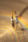 Bague sertie or blanc solitaire épaulé diamant baguette Nessa