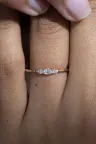 Bague sertie or jaune solitaire épaulé diamant ovale Lou Bague sertie or jaune solitaire épaulé diamant ovale Lou