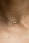 Collier chaîne or blanc avec pendentif serti diamant Lou M