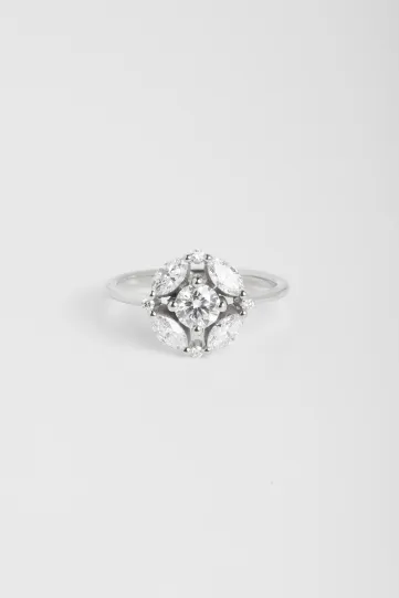The Scarlett L ring in 18k white gold set with a central round diamond and accompanied by a gradient of pear-cut diamonds.