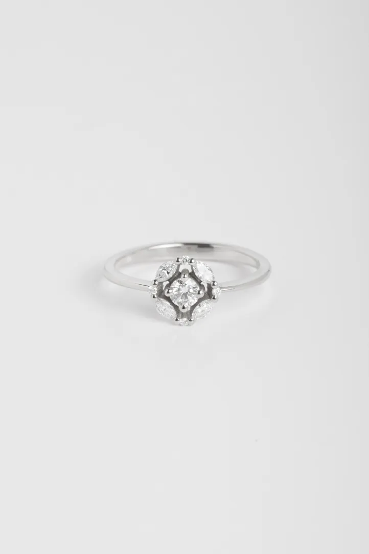 Bague Sertie Anneau fin or blanc 18 carats Brillant Diamant naturel taille Rond monture Marguerite Bague Sertie Anneau fin or blanc 18 carats Brillant Diamant naturel taille Rond monture Marguerite
