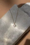 Collier chaîne or blanc avec pendentif serti diamant rond Rina Collier chaîne or blanc avec pendentif serti diamant rond Rina