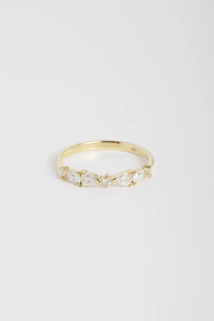 A Sirène M ring in 18k white gold set with a central marquise-cut diamond and accompanied by a gradient of marquise-cut diamonds. A Sirène M ring in 18k white gold set with a central marquise-cut diamond and accompanied by a gradient of marquise-cut diamonds.