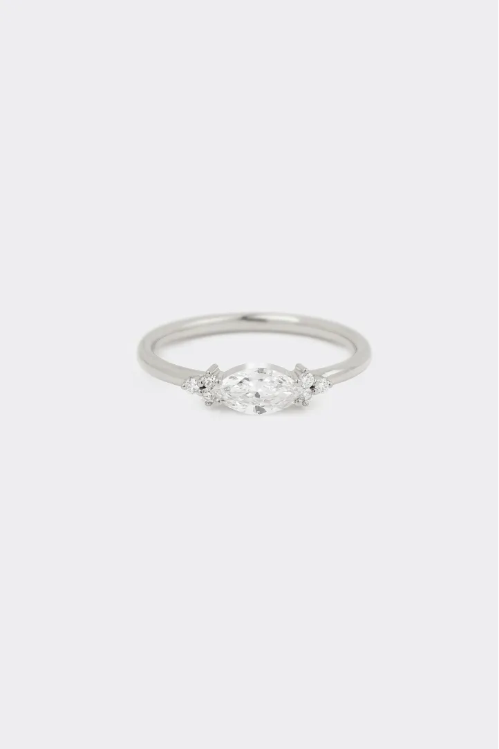 Bague de Fiançailles Sertie Anneau fin or blanc 18 carats Brillant Diamant naturel taille Marquise monture Solitaire épaulé Bague de Fiançailles Sertie Anneau fin or blanc 18 carats Brillant Diamant naturel taille Marquise monture Solitaire épaulé