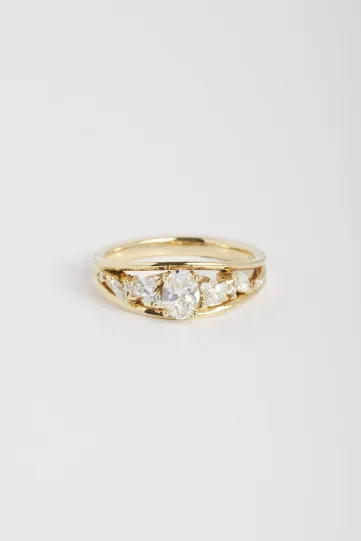 A Sirène earring in 18k yellow gold set with a central marquise-cut diamond and accompanied by a gradient of marquise-cut diamonds.
