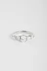 Bague de Fiançailles Sertie Anneau fin or blanc 18 carats Brillant Diamant naturel taille Ovale monture Solitaire épaulé Bague de Fiançailles Sertie Anneau fin or blanc 18 carats Brillant Diamant naturel taille Ovale monture Solitaire épaulé