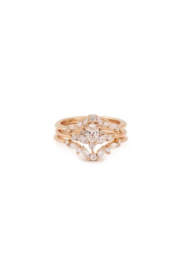 Le combo bague Antoine L et deux Sarah (dont une Sarah XL) en or rose 750‰ sertie d'un diamant central taille ovale de 0.50Ct et accompagné de diamants taille marquise et brillant.