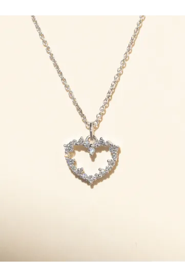 <p>Le collier Mon Petit Coeur, en or blanc 750‰ et diamants taille brillant.</p>