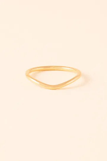 <p>Le Jonc tout or courbé en or rose 750‰, épaisseur 1,5mm. </p>
<p style="margin-top:0px;margin-bottom:15px;line-height:21px;float:none;font-size:medium;font-family:BasisGrotesqueProMono;">♻️ Or 100% recyclé</p>
<p style="margin-top:0px;margin-bottom:15px;line-height:21px;float:none;font-size:medium;font-family:BasisGrotesqueProMono;">📍 Fabriqué en France</p>
