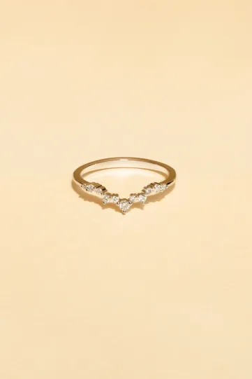 <p>La bague Petite Lumière en or blanc 750‰ sertie d'une alternance de diamants taille brillant.</p>