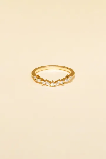 The soft Sarah ring, in 750‰ rose gold, set with marquise and brilliant-cut diamonds.