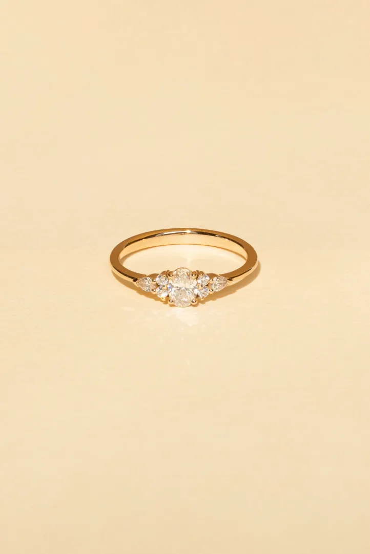 Bague de Fiançailles Sertie Anneau fin or rose 18 carats Brillant Diamant naturel taille Ovale monture Solitaire épaulé