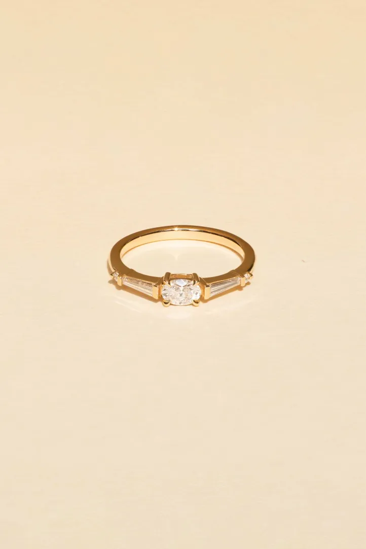 Bague de Fiançailles Sertie Anneau fin or rose 18 carats Brillant Diamant naturel taille Ovale monture Solitaire épaulé