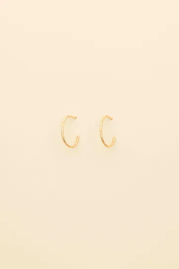 <p><span style="font-size:medium;">The pair of large Douce hoop earrings in 750‰ rose gold, set with brilliant-cut diamonds and featuring a secure clasp.</span></p>