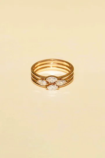 <p>The trilogy of Hana and Hana Bis M rings in 750‰ rose gold, set with four marquise-cut diamonds.</p>
