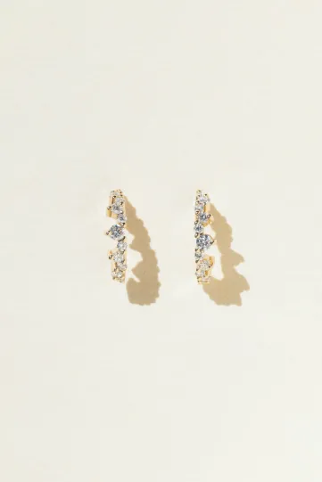 <p>The Petite Lumiere hoop earring, in 750‰ rose gold, set with brilliant-cut diamonds, with a secure clasp.</p>