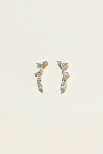 <p>The Petite Lumière Ear Pin, in 750‰ rose gold, set with brilliant-cut diamonds, with a secure clasp.</p>