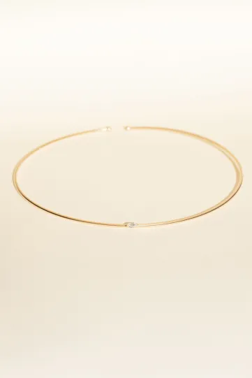 <p>Le collier flexible Hana en or rose 750‰ serti d'un diamant taille marquise.</p>
<p style="margin-top:0px;margin-bottom:15px;line-height:21px;float:none;font-size:medium;font-family:BasisGrotesqueProMono;">♻️ Or 100% recyclé</p>
<p style="margin-top:0px;margin-bottom:15px;line-height:21px;float:none;font-size:medium;font-family:BasisGrotesqueProMono;">📍 Fabriqué en France</p>
<p style="margin-top:0px;margin-bottom:15px;line-height:21px;float:none;font-size:medium;font-family:BasisGrotesqueProMono;">💎 Diamants conflict free - respectant le Kimberley Process</p>
