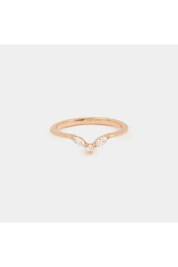 <p>The Pauline ring in 750‰ rose gold, set with marquise and brilliant-cut diamonds.</p>