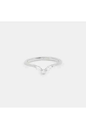 <p>The Pauline ring in 750‰ white gold, set with marquise and brilliant-cut diamonds.</p>