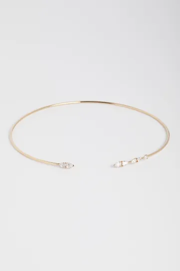 Le collier flexible, Ibtissame, en or jaune 750‰ serti de diamants taille poire.