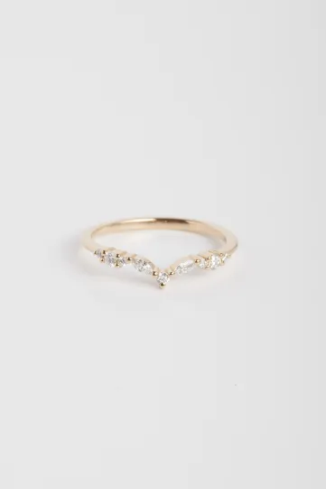 The Agathe ring in 750‰ rose gold set with marquise and brilliant-cut diamonds.