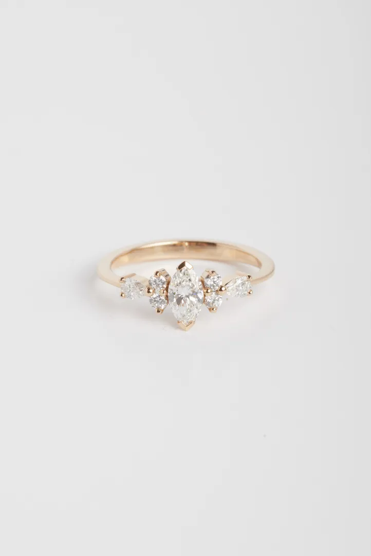 Bague de Fiançailles Sertie Anneau fin or rose 18 carats Brillant Diamant naturel taille Marquise monture Solitaire épaulé Bague de Fiançailles Sertie Anneau fin or rose 18 carats Brillant Diamant naturel taille Marquise monture Solitaire épaulé