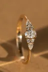 Bague Fiançailles or rose solitaire épaulé diamant ovale Julie L Bague Fiançailles or rose solitaire épaulé diamant ovale Julie L